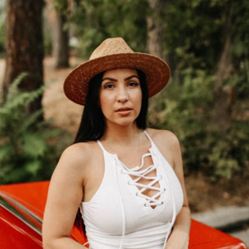 Meet your Posher, Alyssa